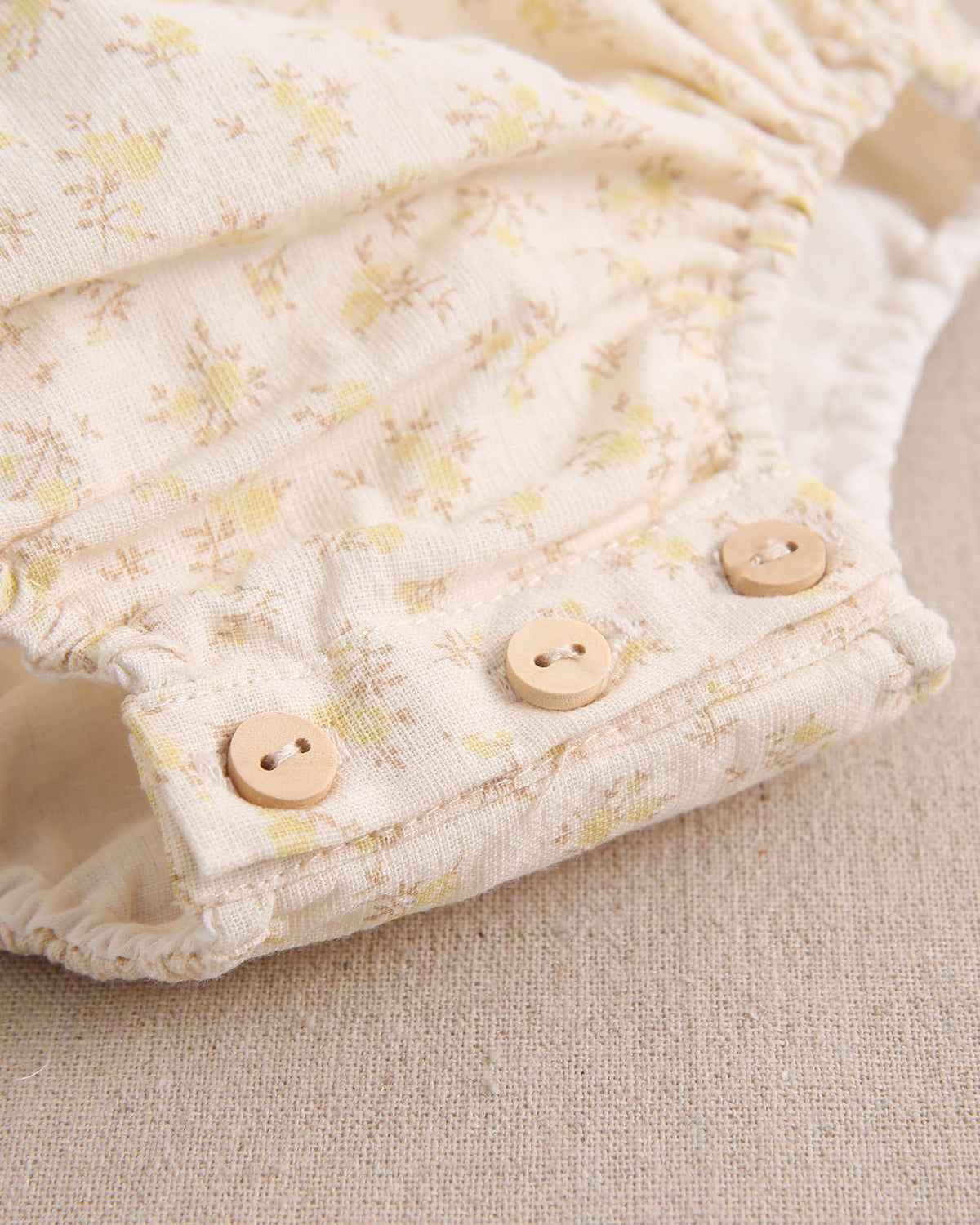 Ranita de bebé niña beige con detalle amarillo