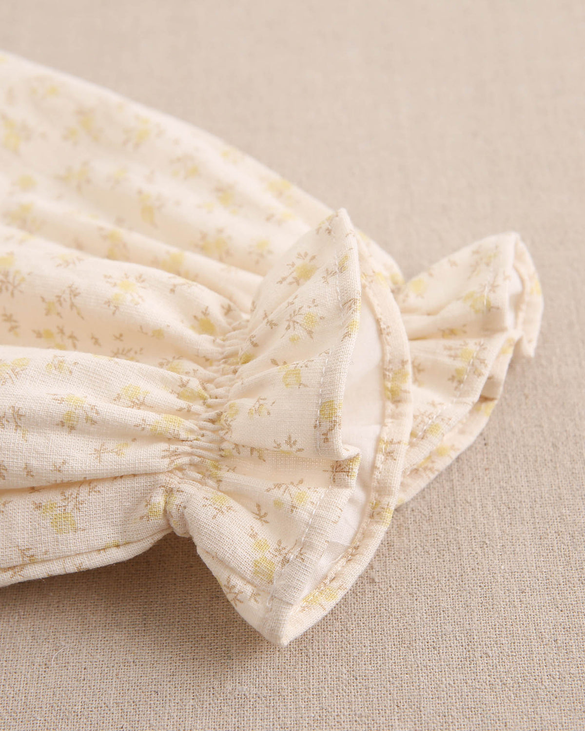 Ranita de bebé niña beige con detalle amarillo