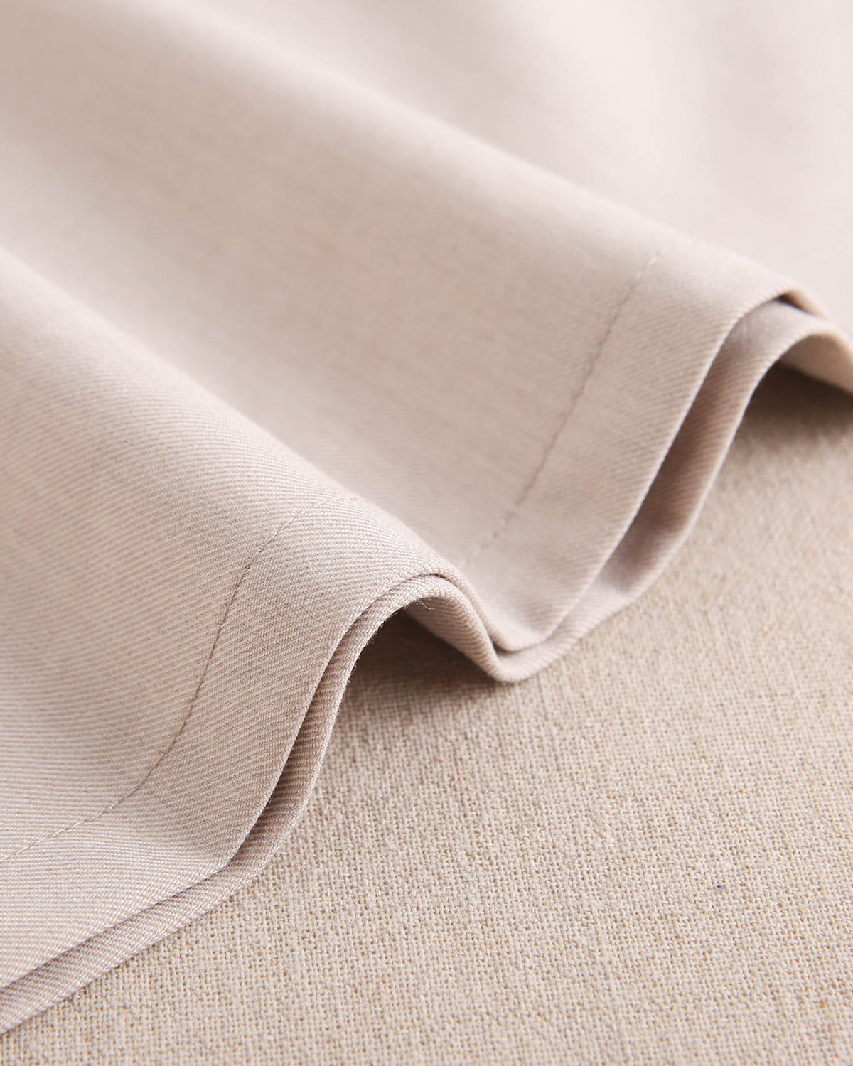 Vestido de bebé niña beige de ceremonia con bordado de flor
