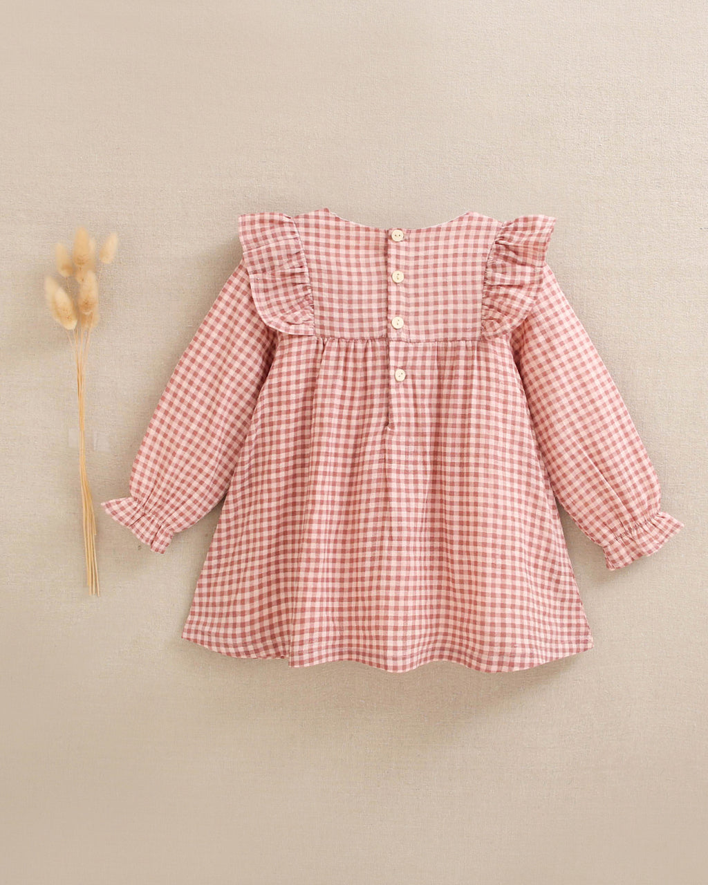 Vestido de bebé niña de cuadros rosa y flores bordadas