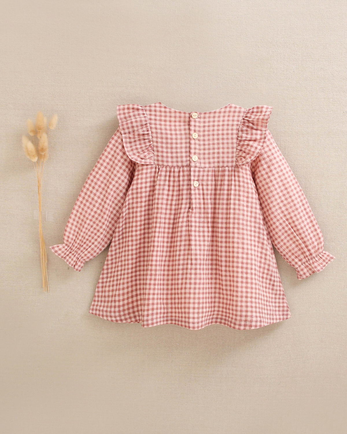 Vestido de bebé niña de cuadros rosa y flores bordadas