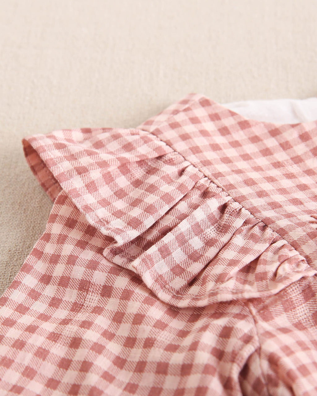 Vestido de bebé niña de cuadros rosa y flores bordadas