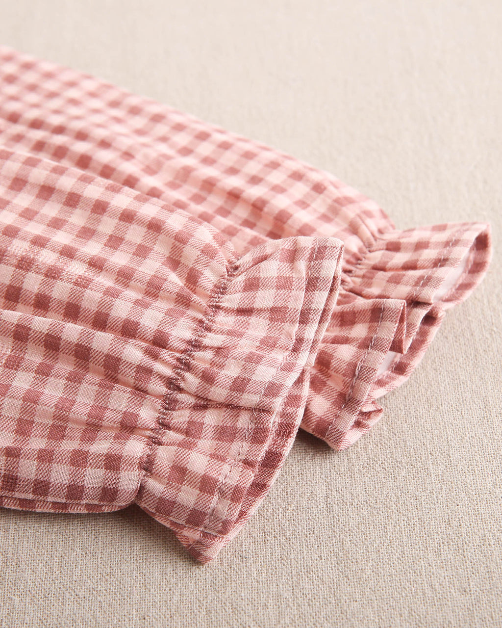Vestido de bebé niña de cuadros rosa y flores bordadas