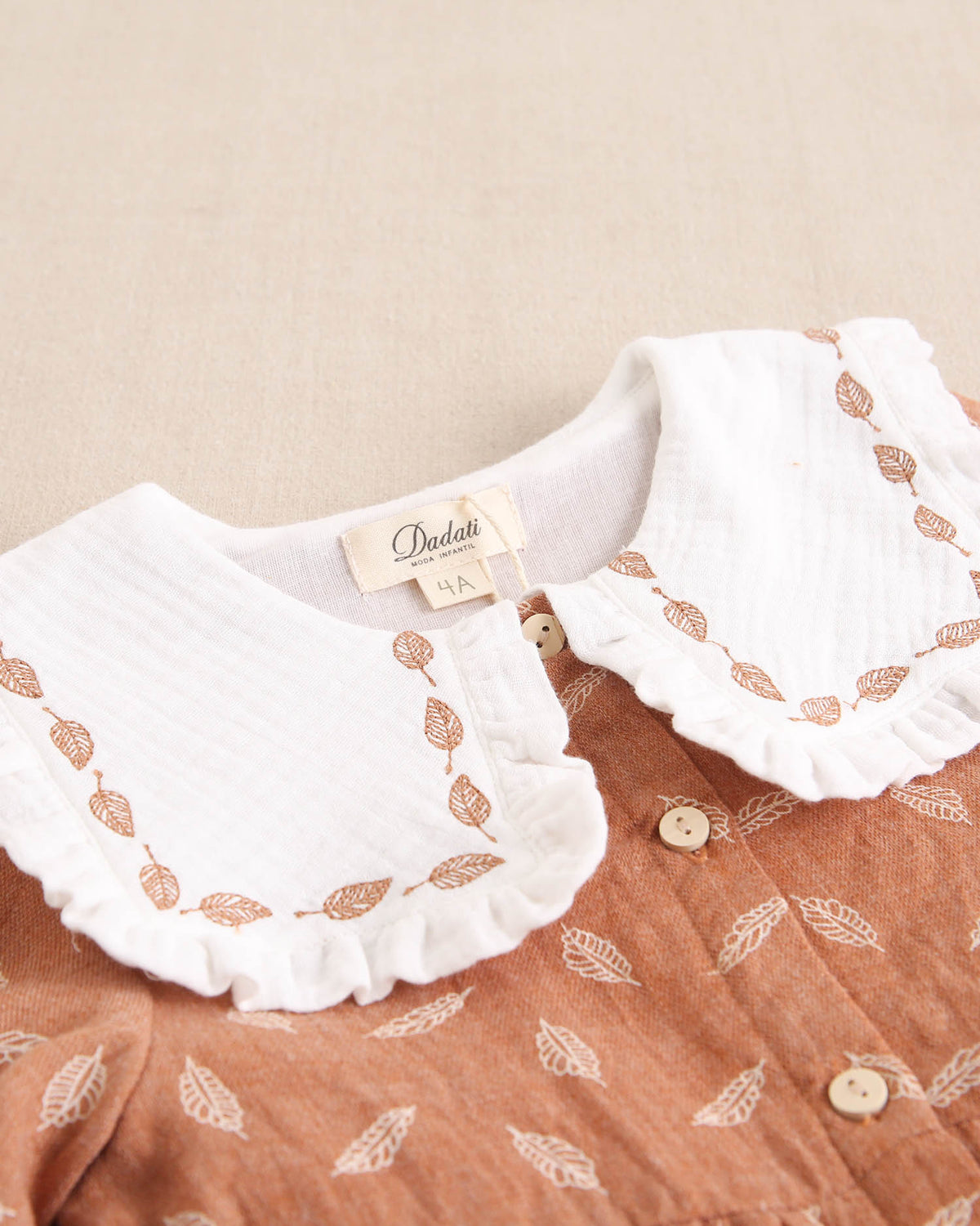 Vestido de bebé niña naranja con estampado de hojas