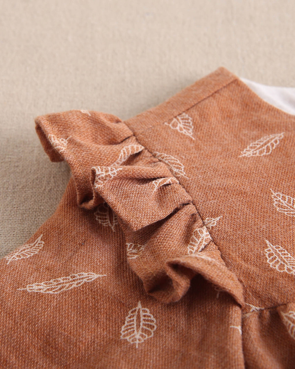 Ranita de bebé niña teja con estampado y detalle de borla