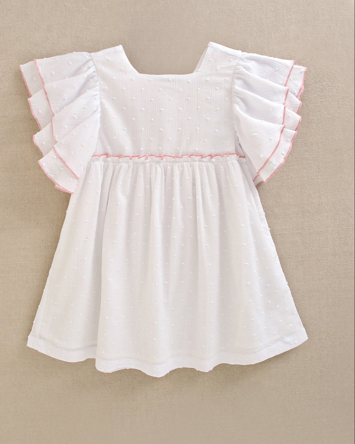 Vestido de niña de plumeti blanco con volantes en manga