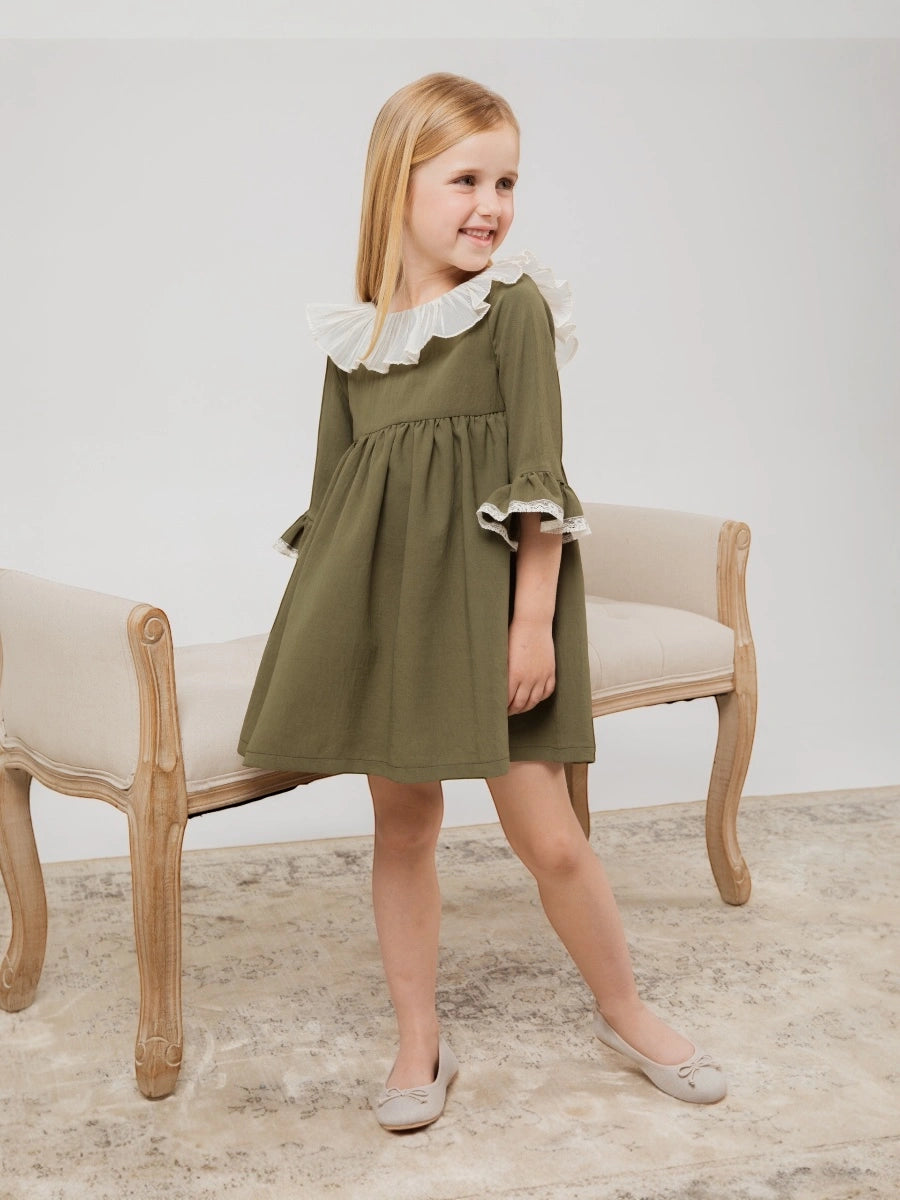 Vestido manga semi con volante y cuello crudo