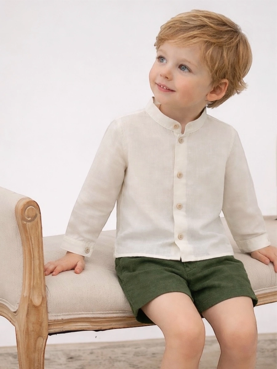 Conjunto camisa crudo cuello mao abotonada pantalón corto verde