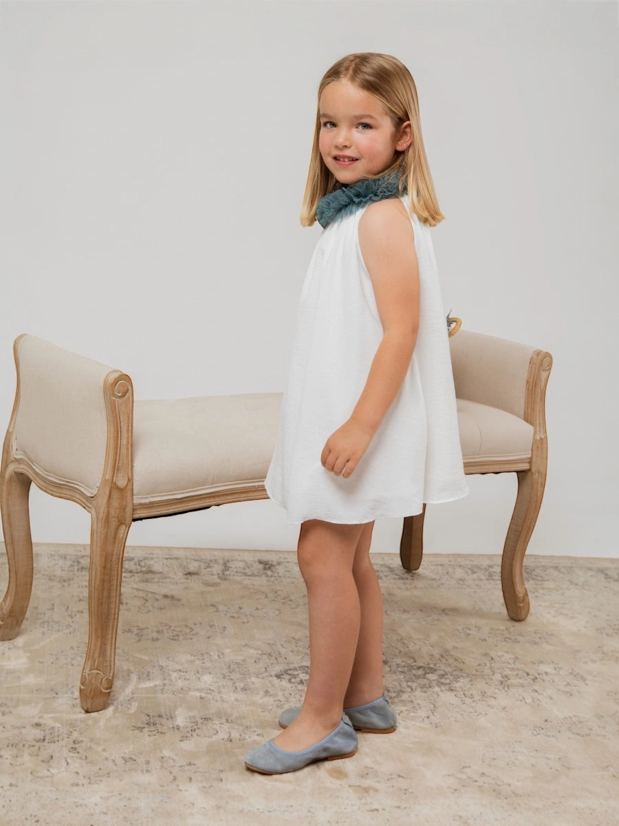 Vestido halter blanco volante azul índigo fruncido cuello