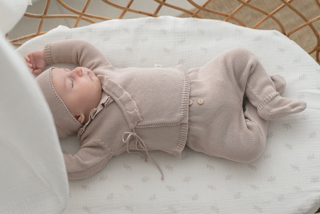 Conjunto de jersey cruzado con volante y polaina