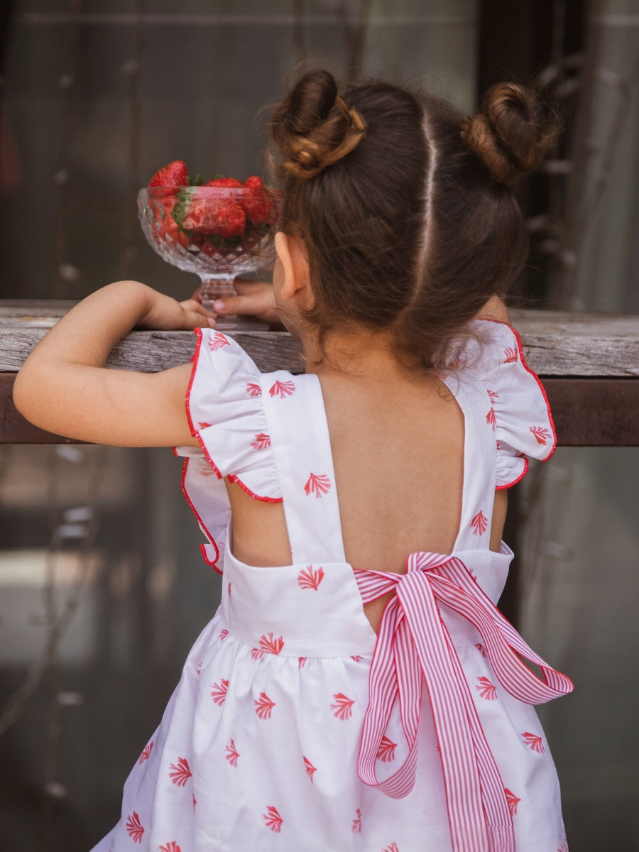 Vestido blanco con detalles rojos y lazada en espalda