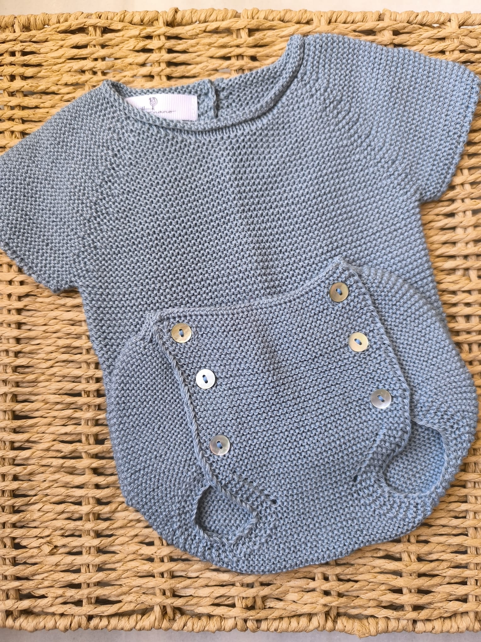 Conjunto jersey en manga corta y cubrepañal en punto bobo