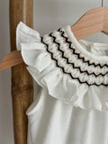 Jesusito blanco con cuello punto smock