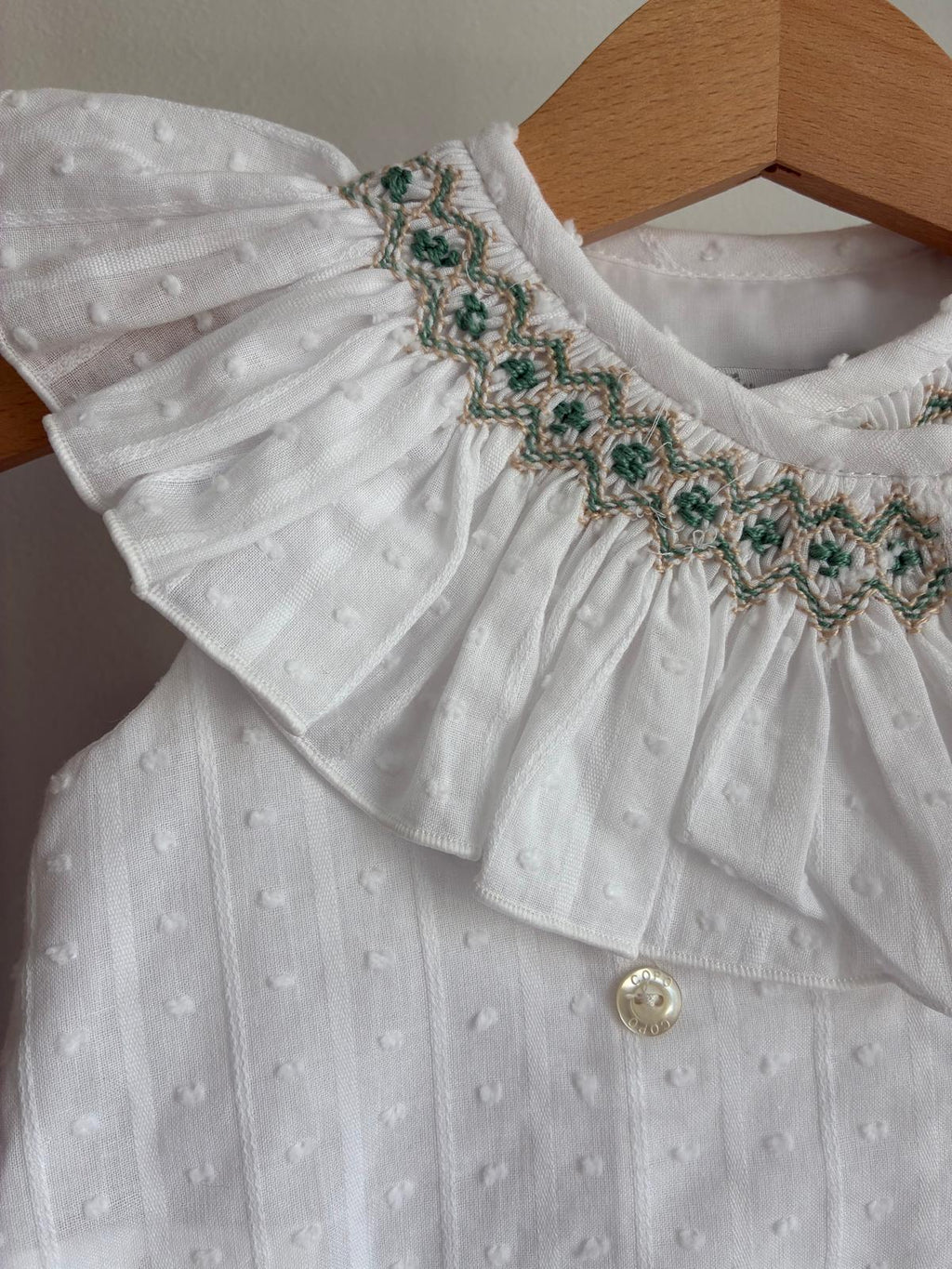 Jesusito de plumeti cruzado y punto smock en verde y beige