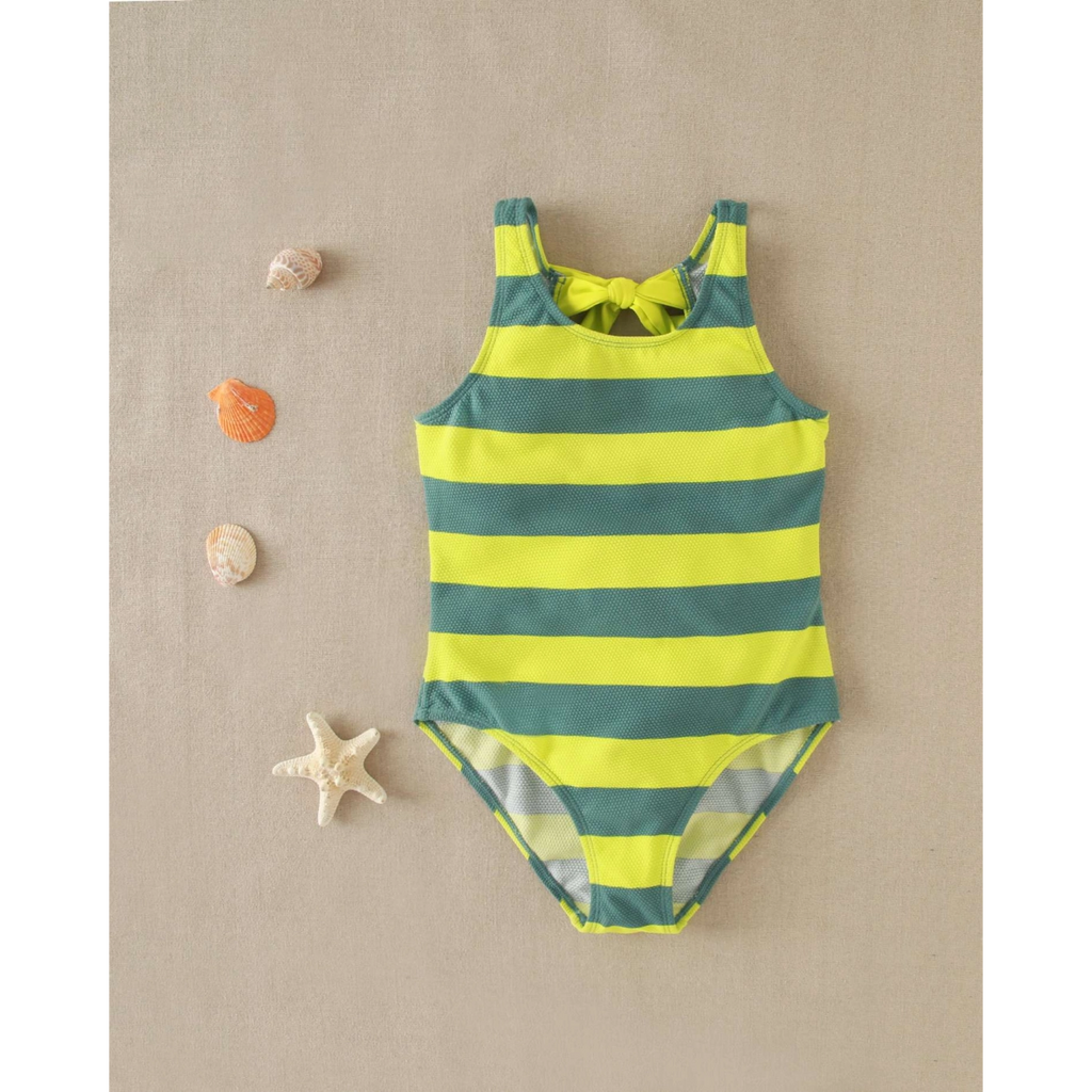 Bañador de niña de rayas verde con cierre con lazo en la espalda