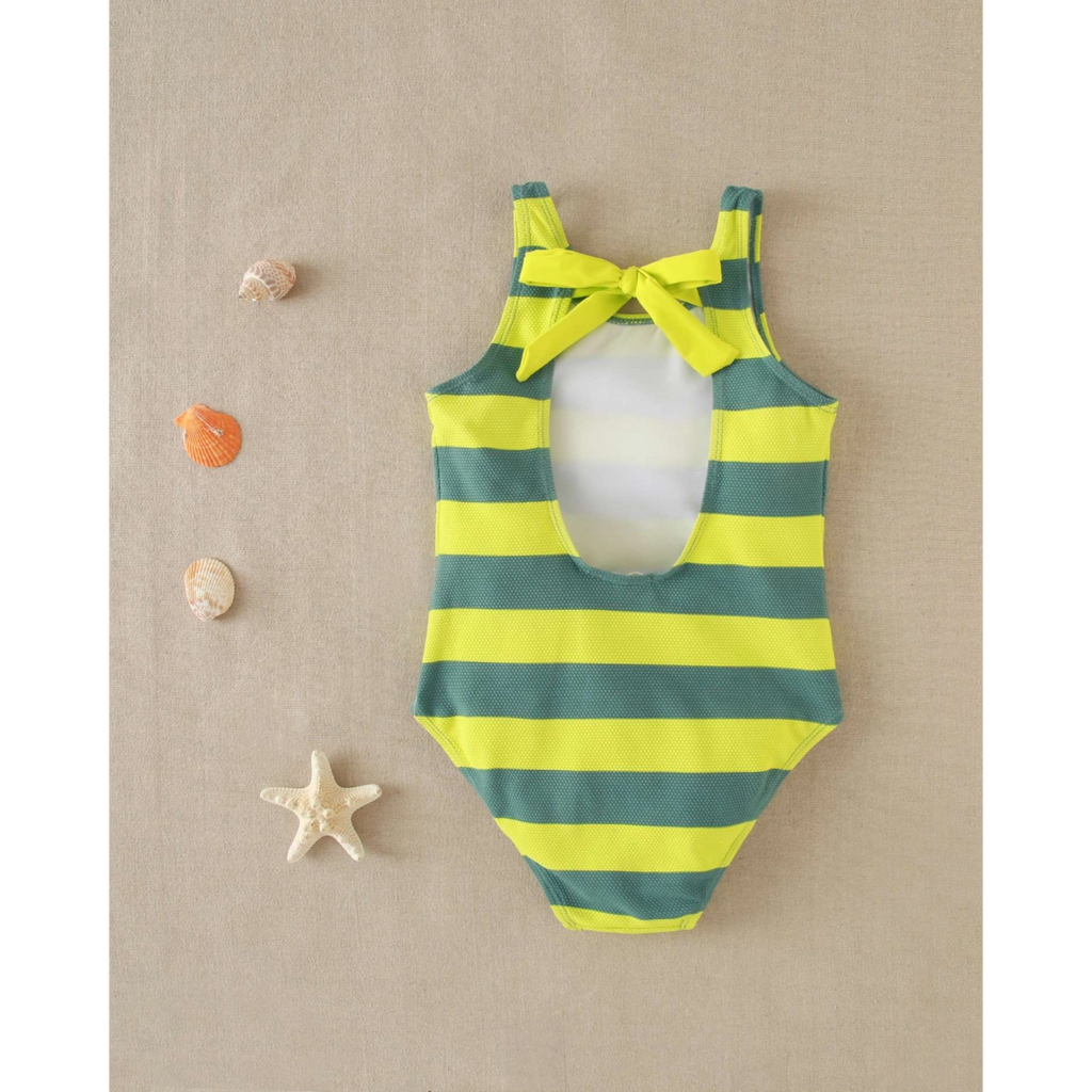 Bañador de niña de rayas verde con cierre con lazo en la espalda