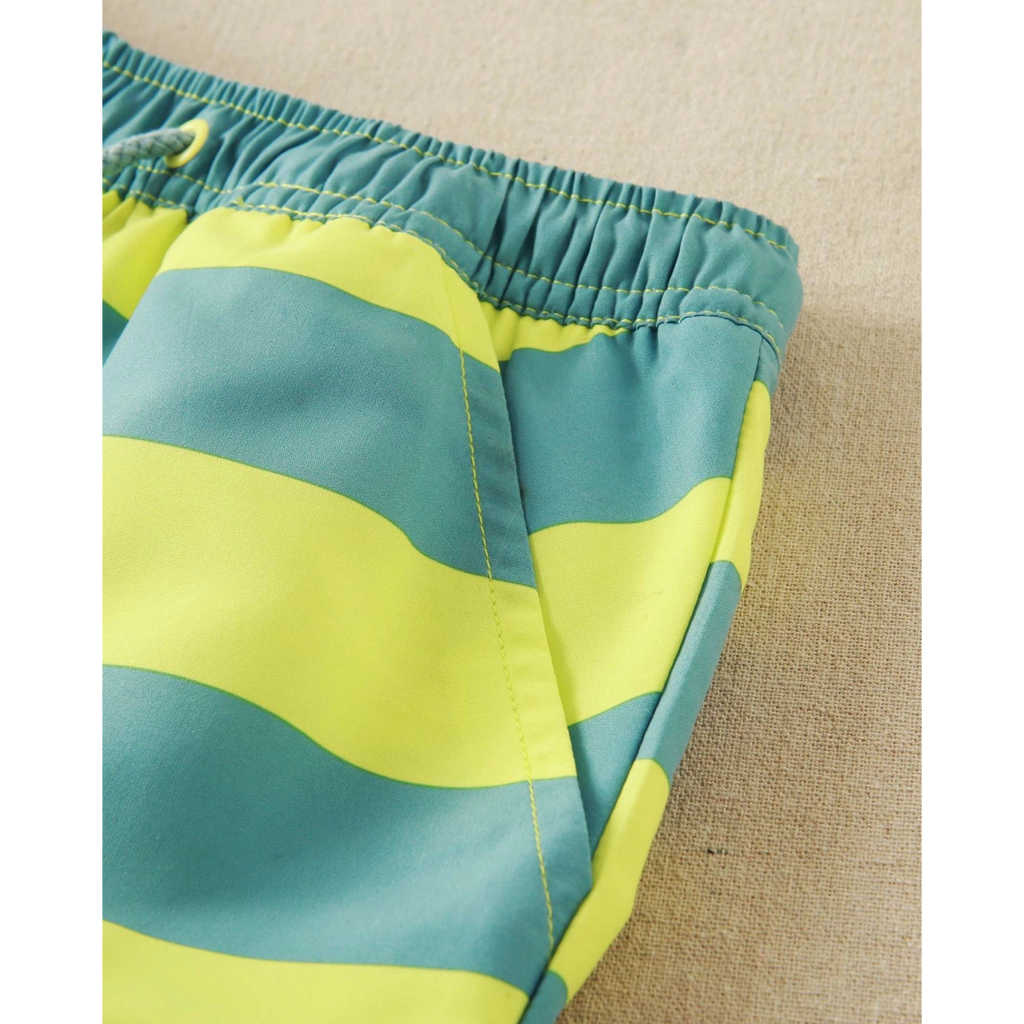 Bañador de niño de rayas verde con cintura con cordón ajustable