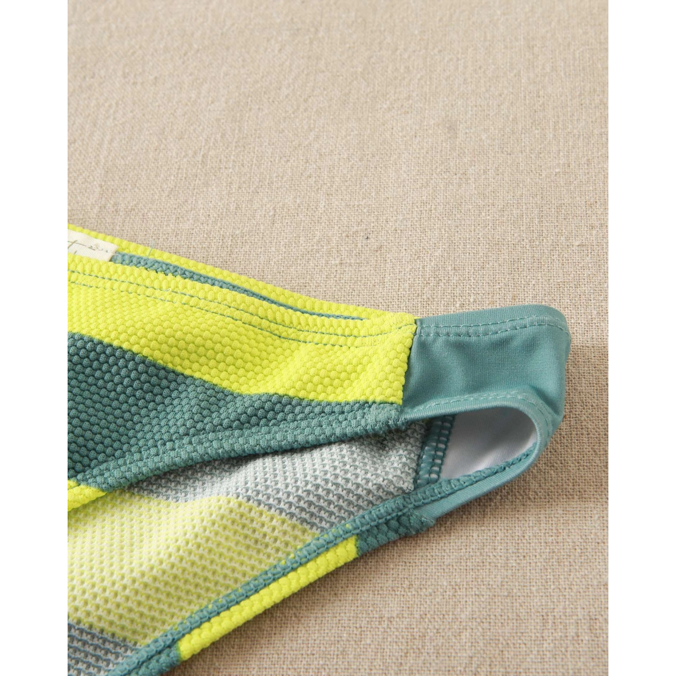 Bikini de niña de rayas verde dos piezas