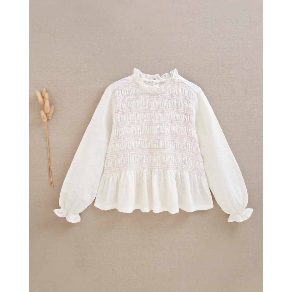 Blusa de niña con smock rosa y cuello con volante