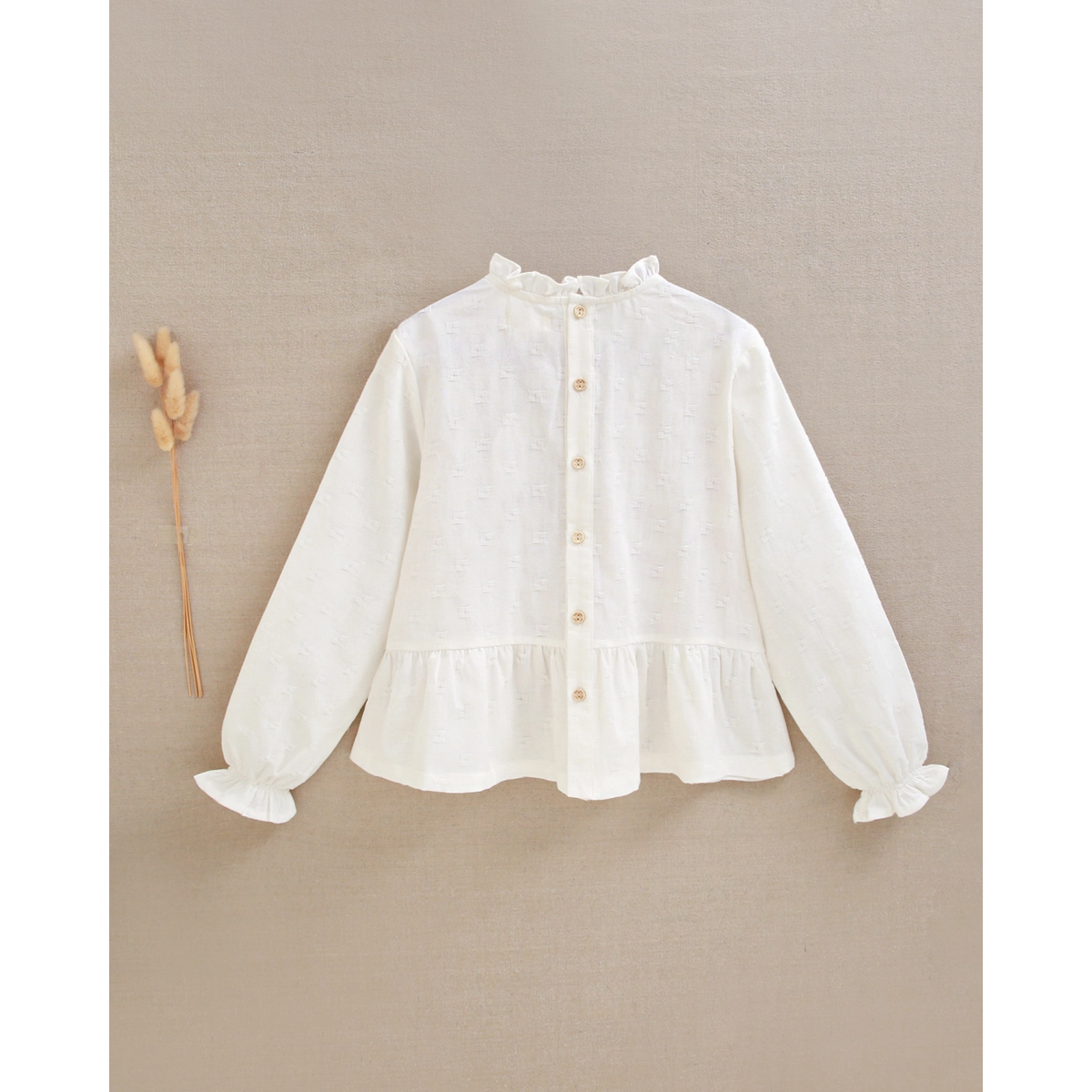 Blusa de niña con smock rosa y cuello con volante