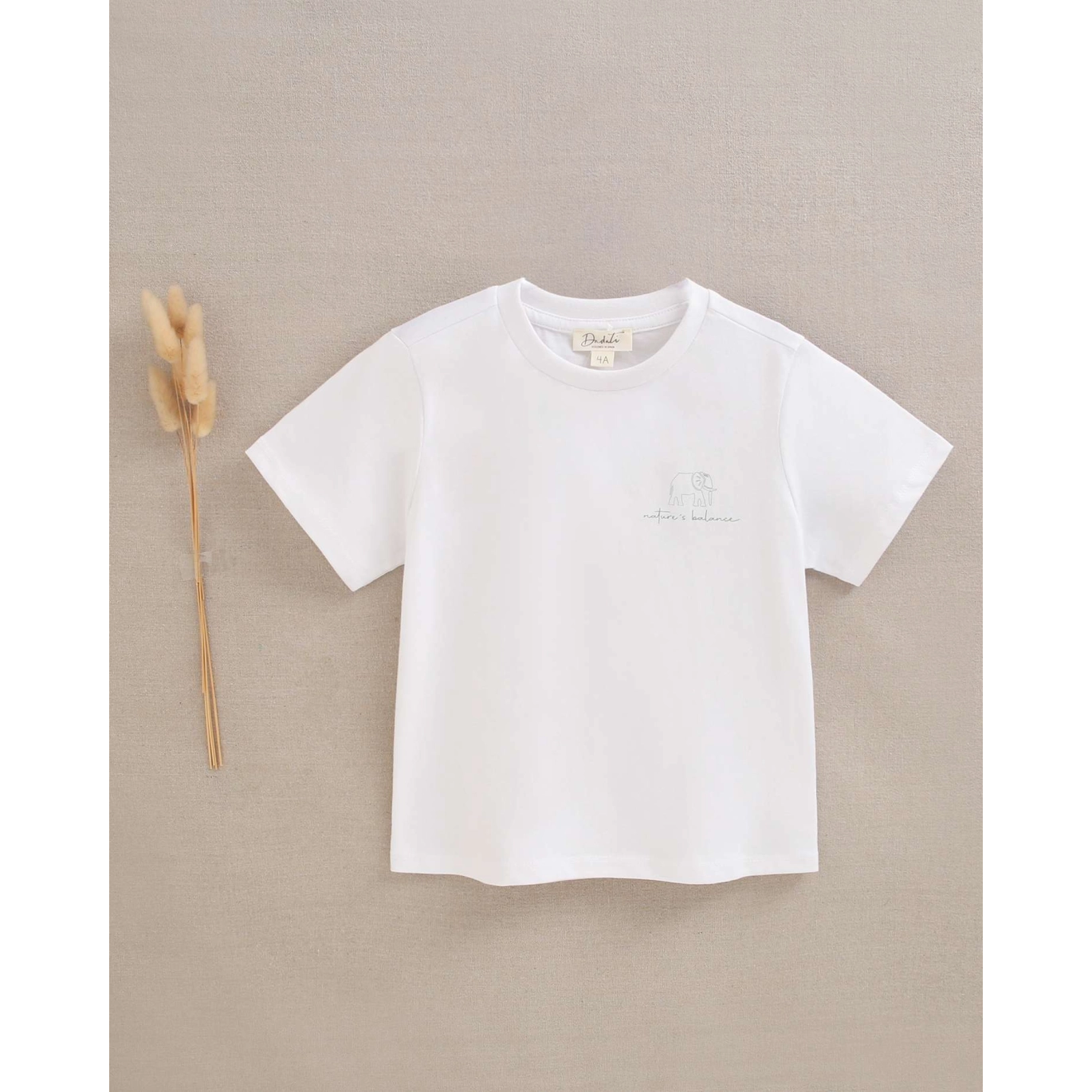Camiseta de niño blanca con dibujo geométrico con elefante