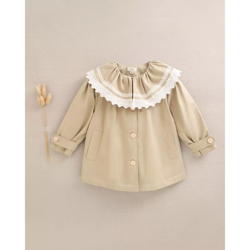 Gabardina de niña beige con volante en el cuello