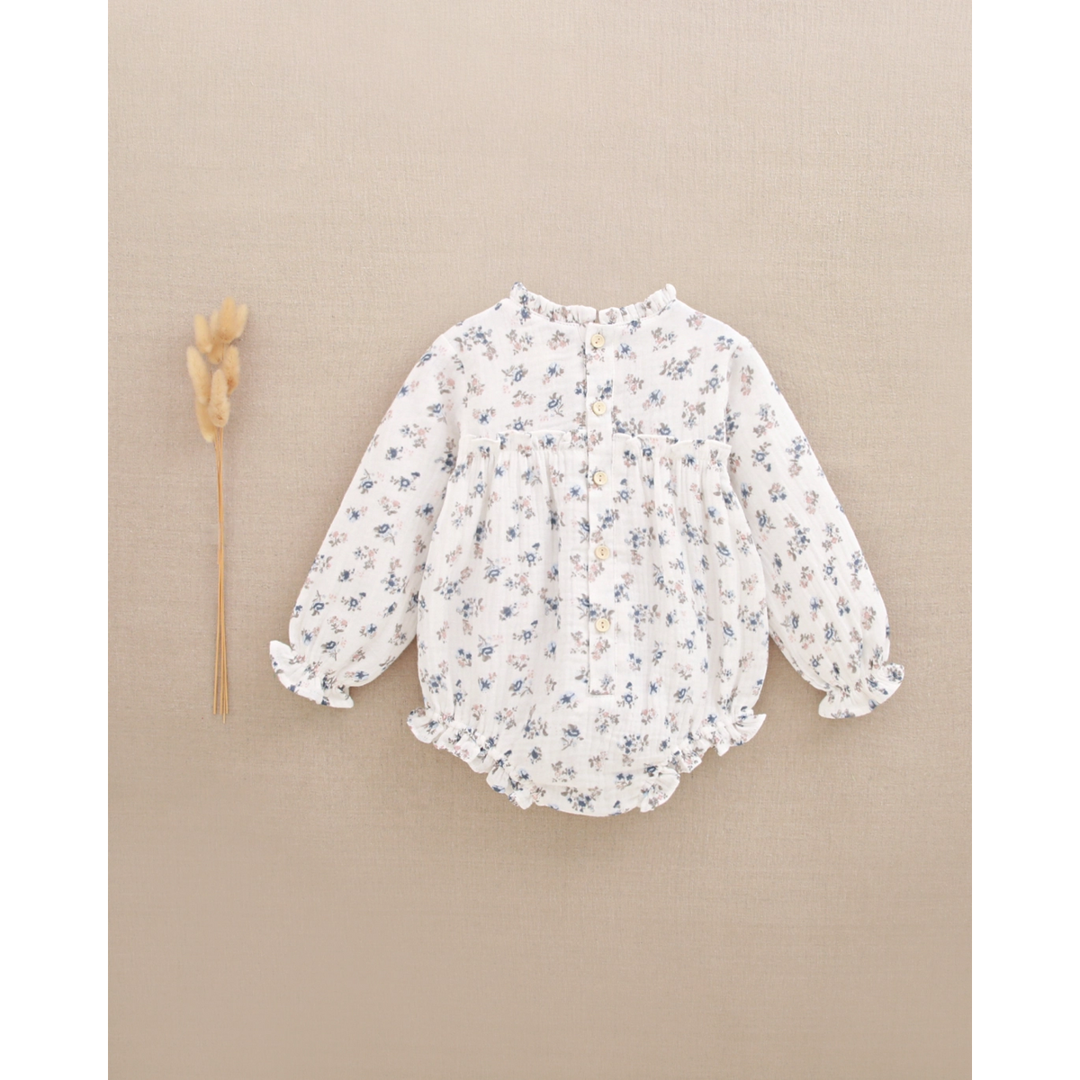 Ranita de bebé niña de bambula blanca con lazo azul