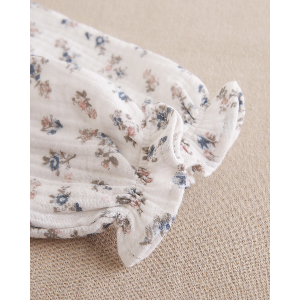 Ranita de bebé niña de bambula blanca con lazo azul