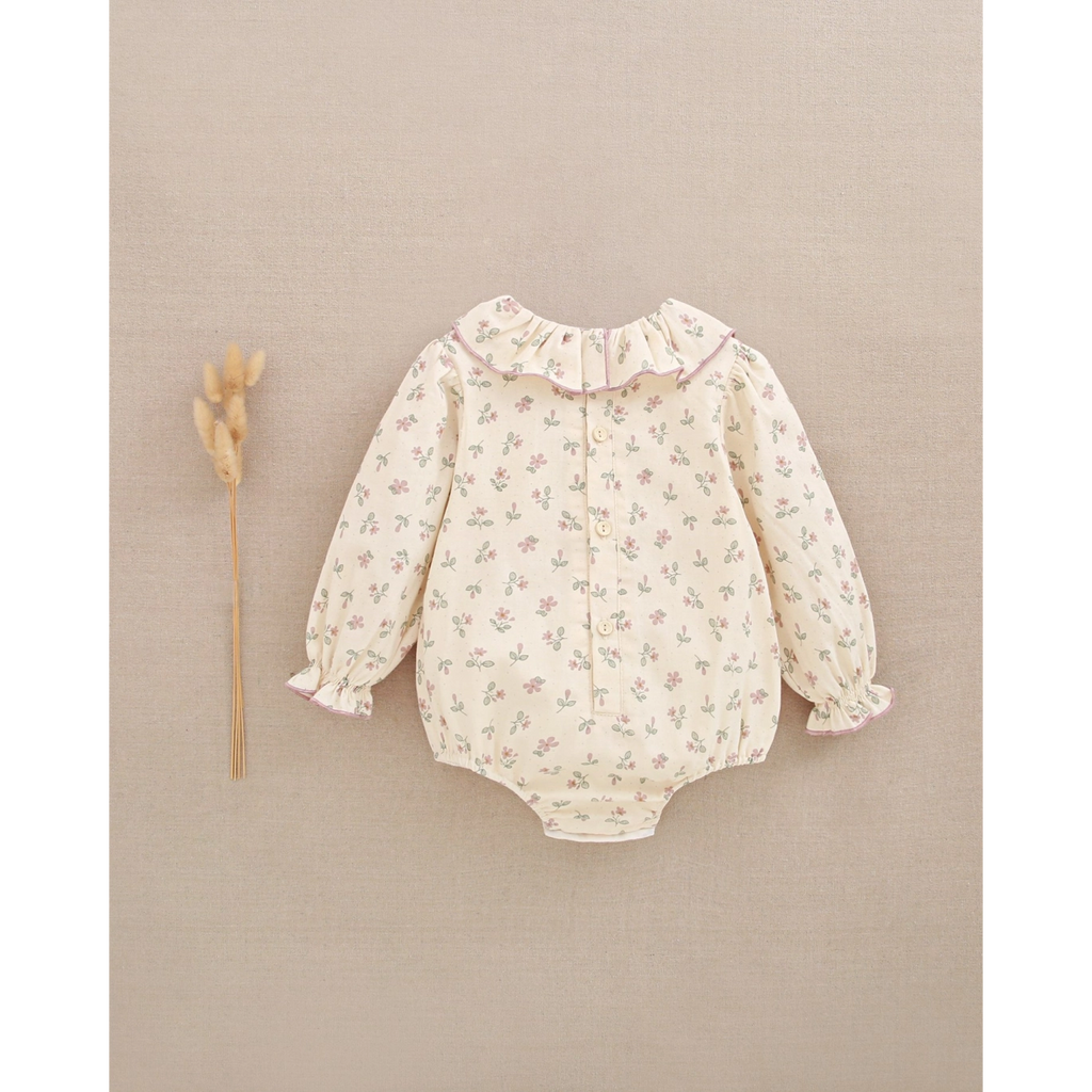 Ranita de bebé niña de flores rosa con cuello volante