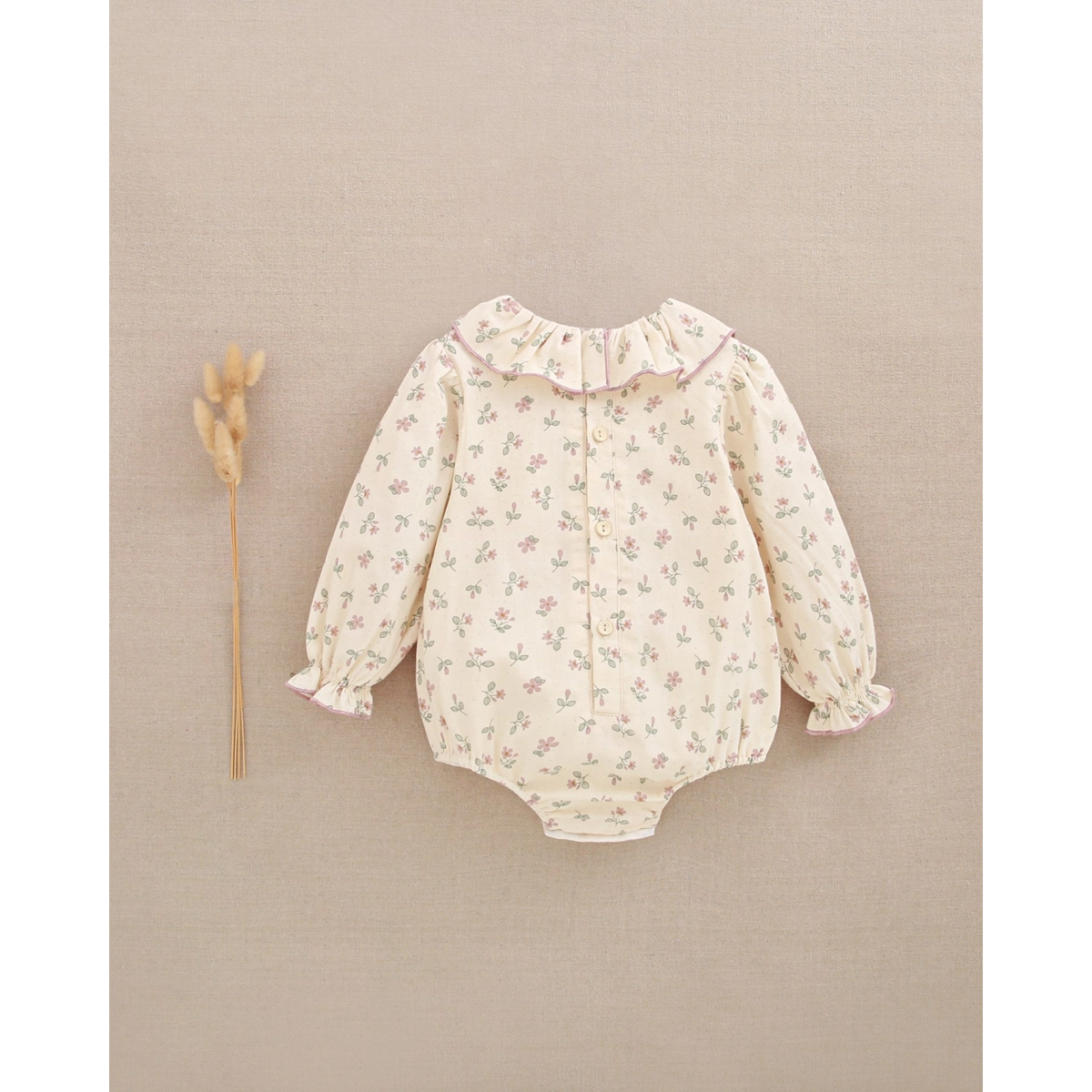 Ranita de bebé niña de flores rosa con cuello volante