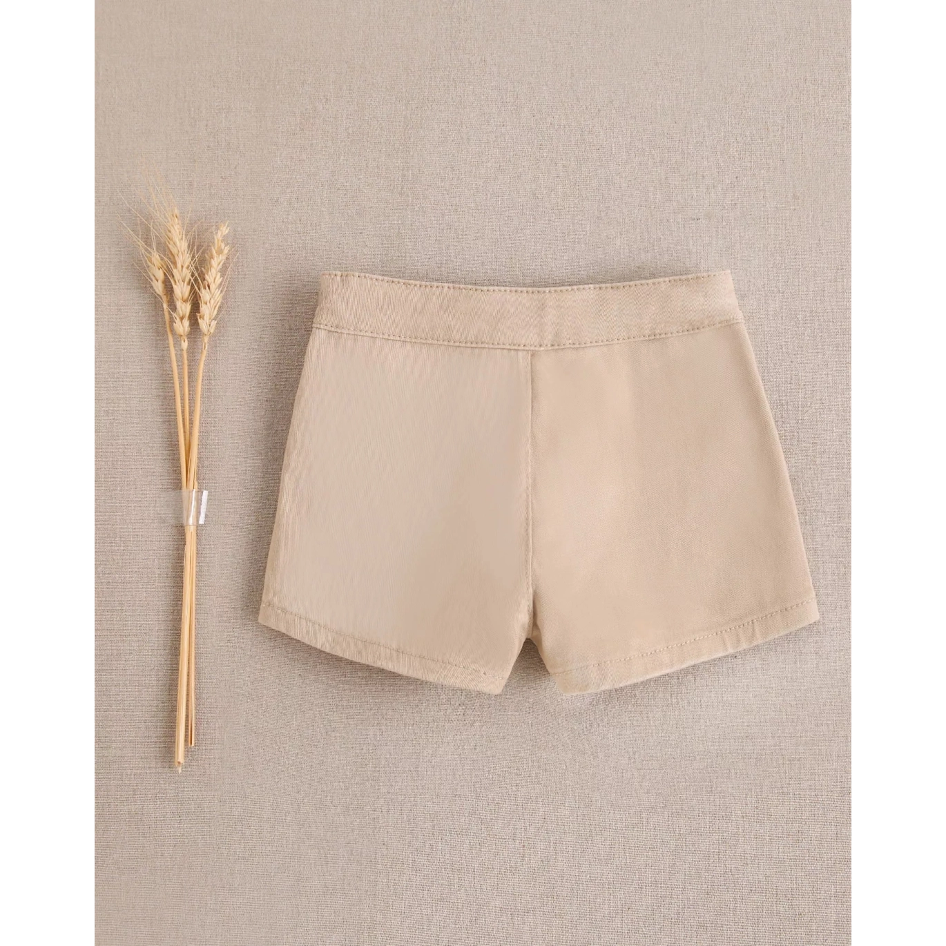 Short de bebé niño beige con botones