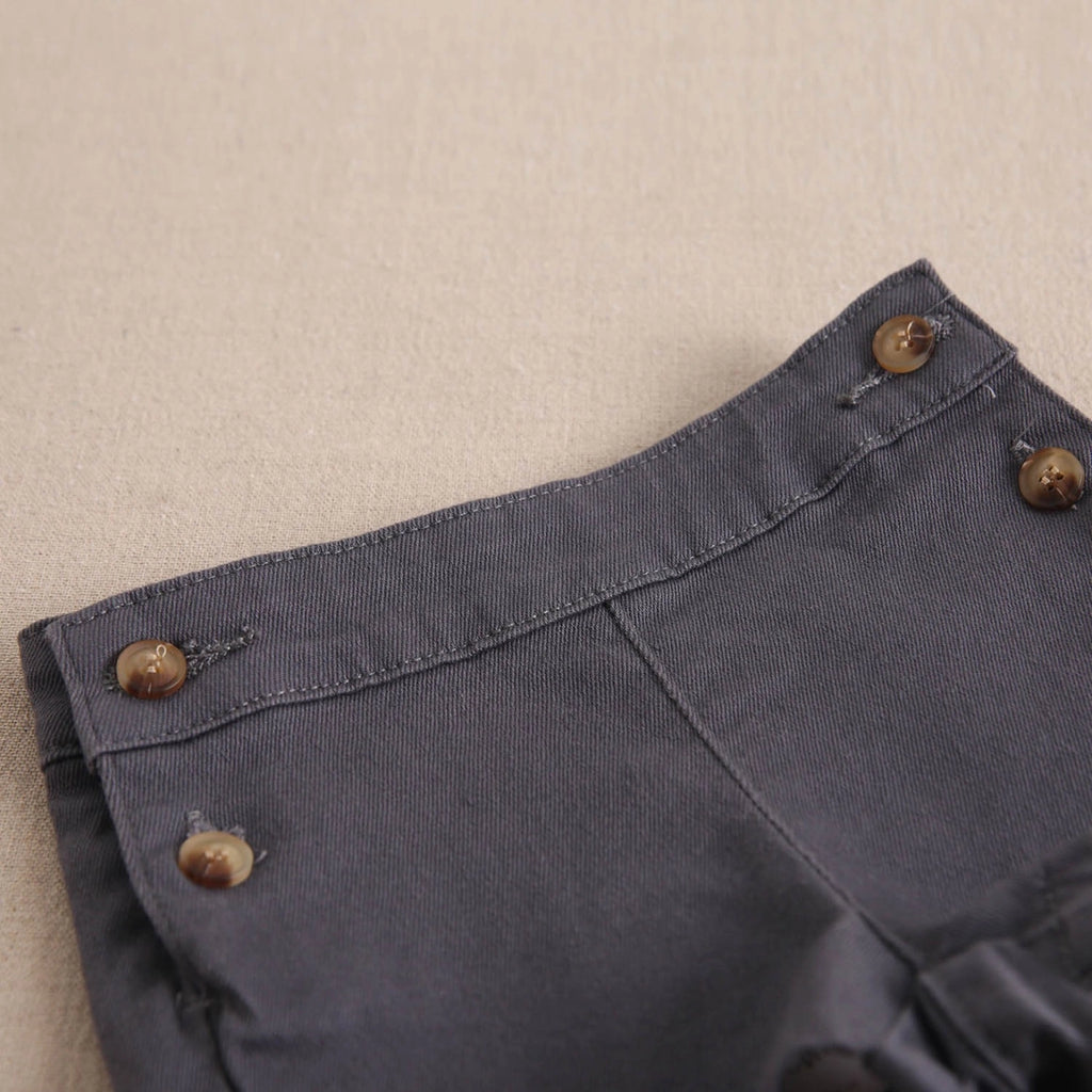 Short de bebé niño en gris con botones laterales