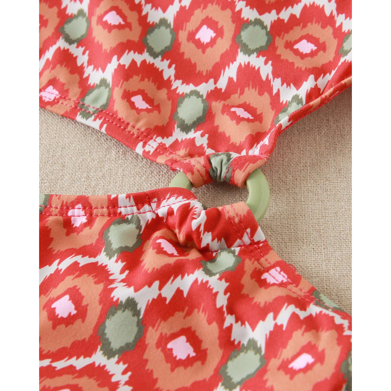 Trikini de niña con estampado geometrico y detalle en la cintura