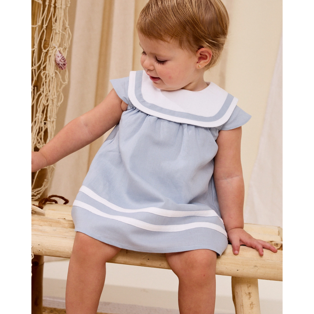 Vestido de bebé con braguita azul y cuello babero
