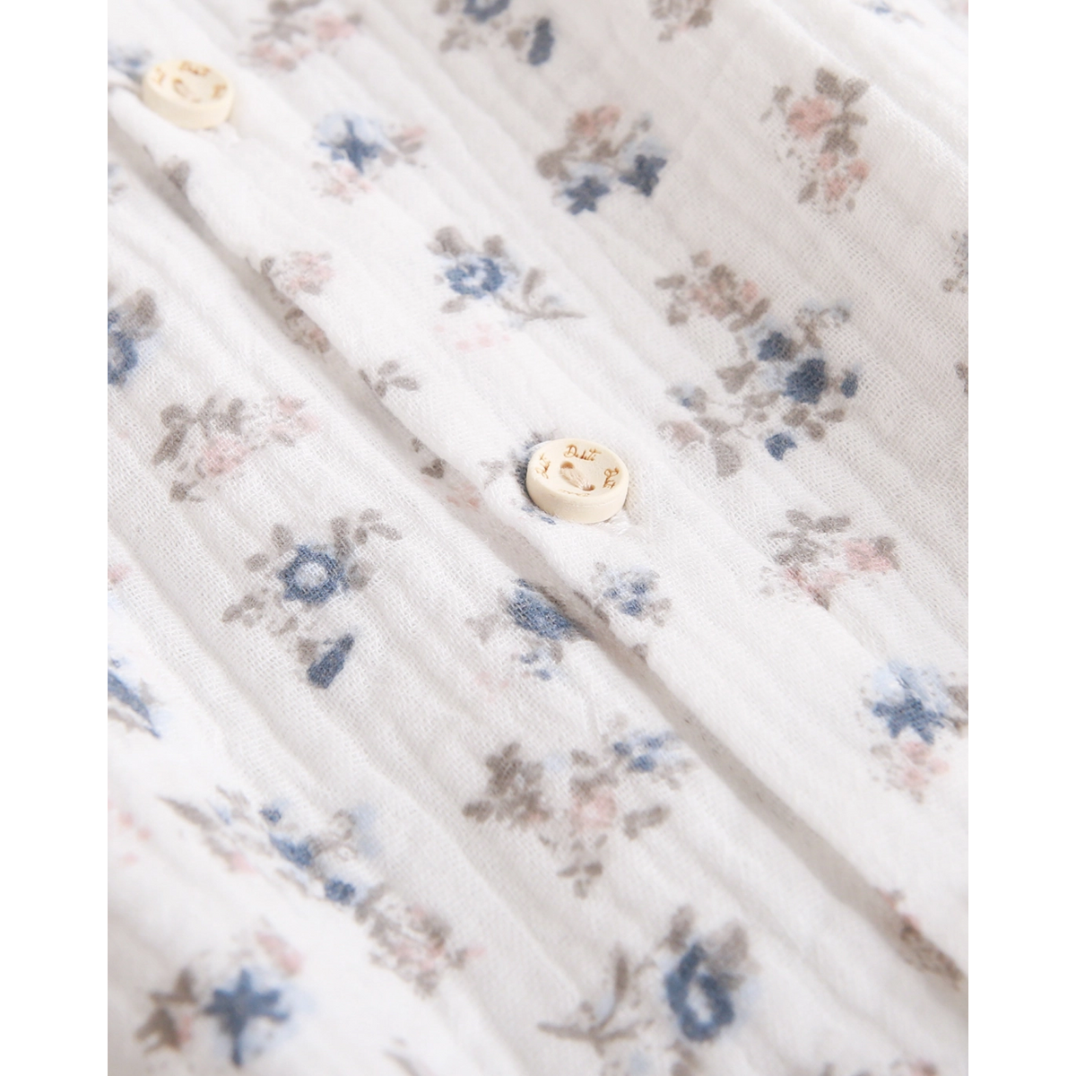 Vestido de niña de bambula blanca floral y pompón azul