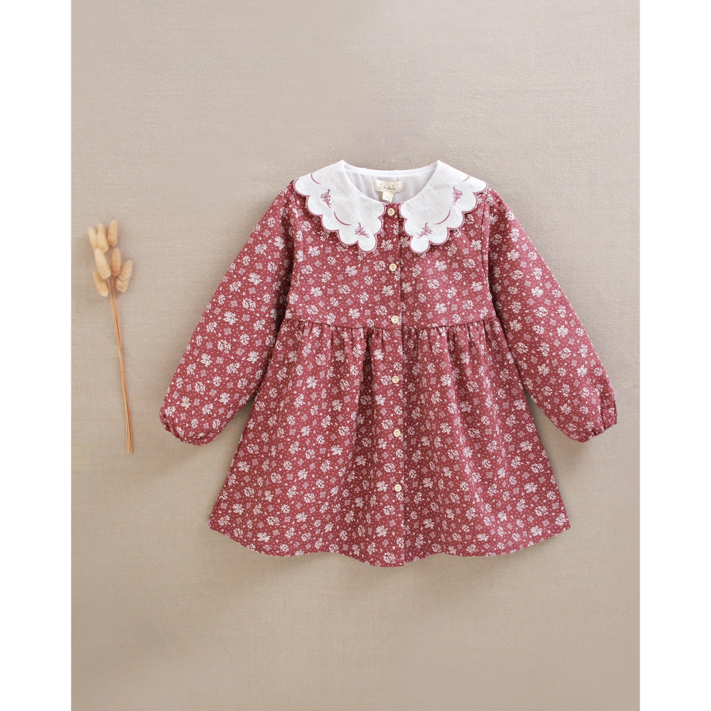 Vestido de niña estampado con cuello con volante bordado