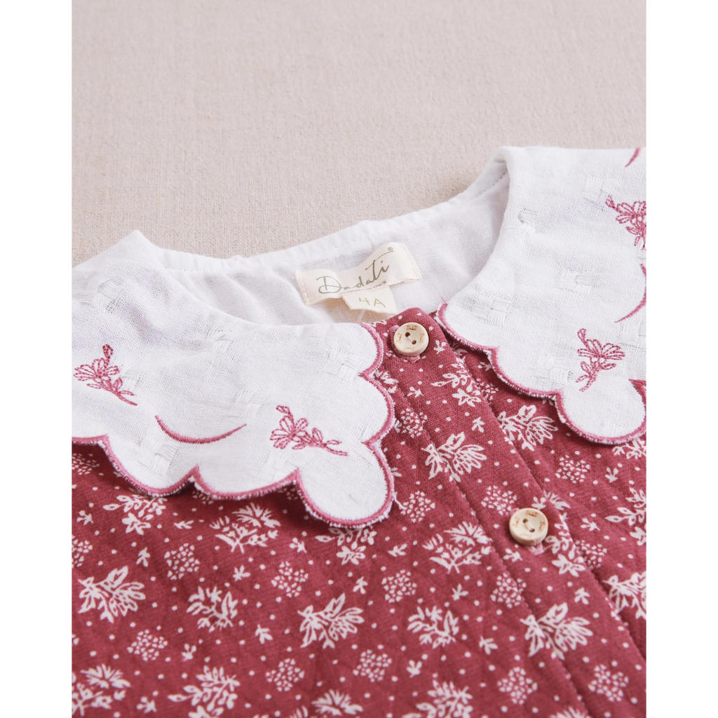 Vestido de niña estampado con cuello con volante bordado