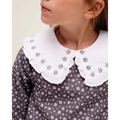 Vestido de niña gris con hojas blancas