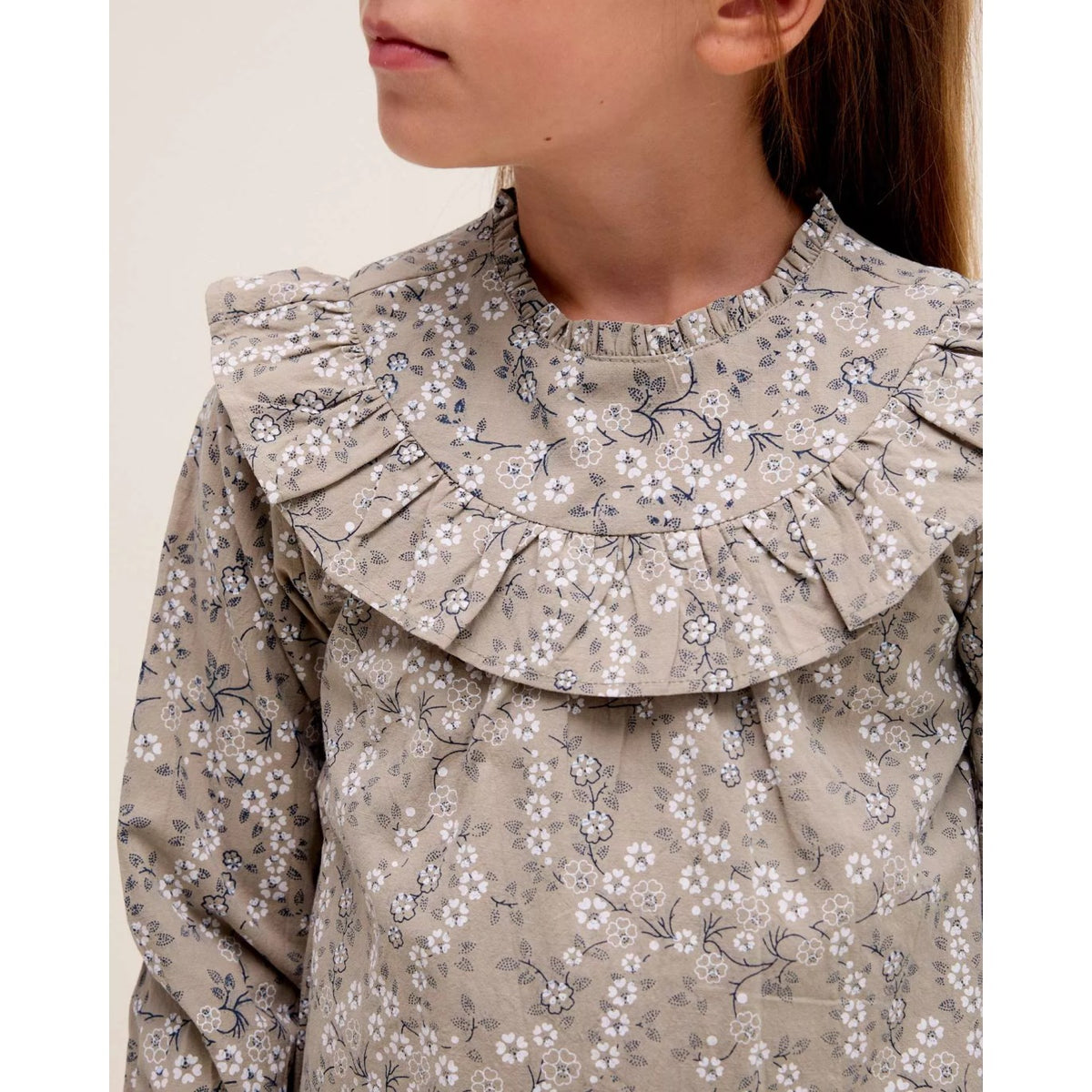 Vestido niña verde flores manga larga con volante cuello