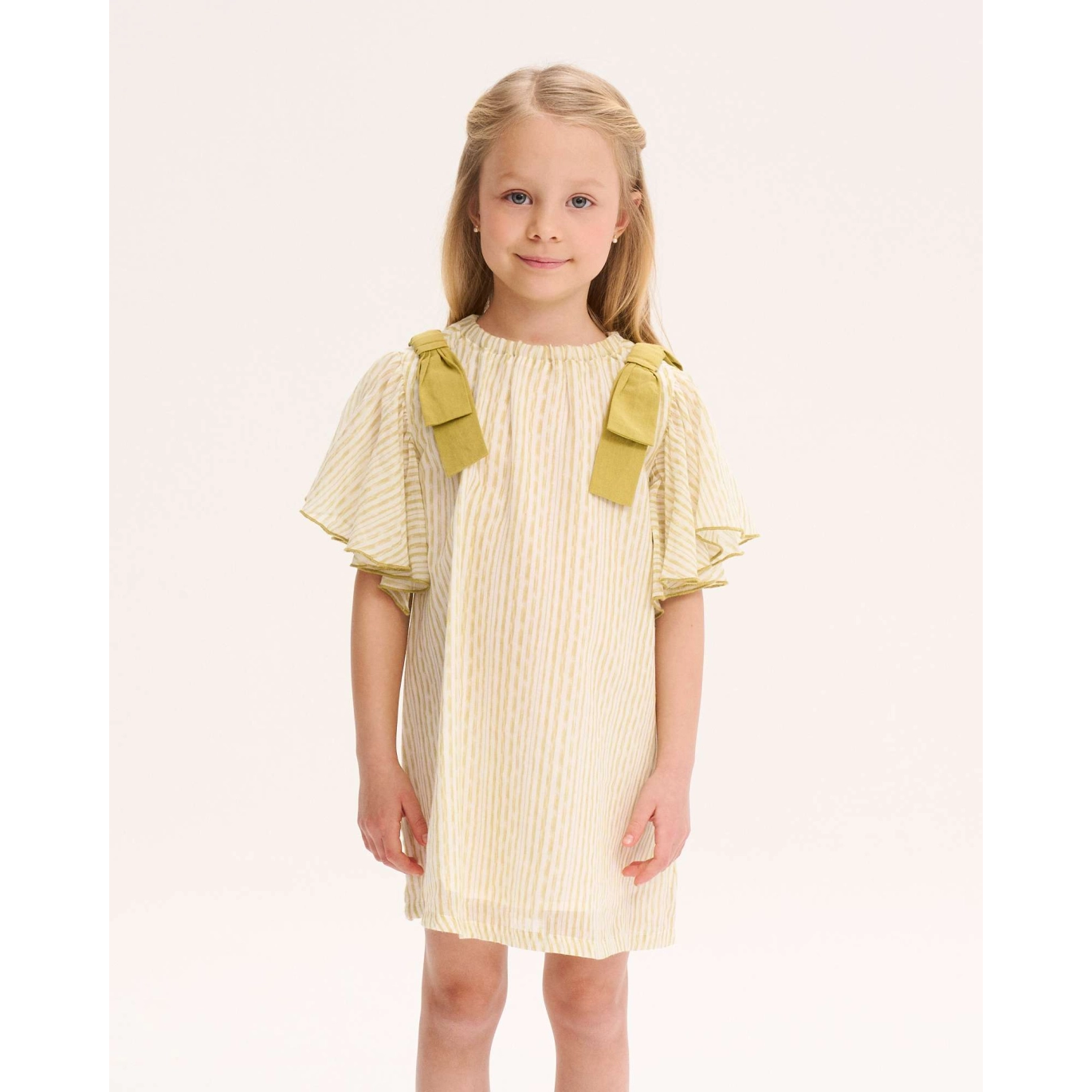 Vestido de niña verde de rayas con lazos verde en la hombrera